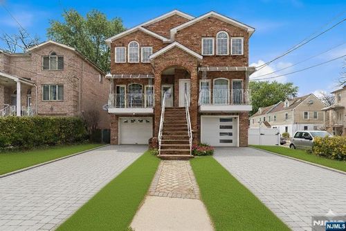 281 Wayne Ave, Cliffside Park, NJ, 07010-2610 | Card Image