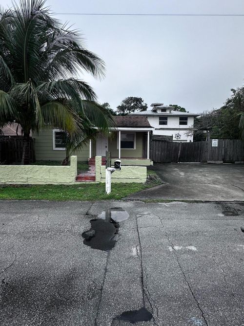 130 Ne 4th Ave, Boynton Beach, FL, 33435-3866 | Card Image