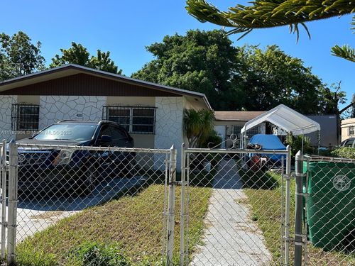 420 Nw 32nd St, Miami, FL, 33127-3748 | Card Image