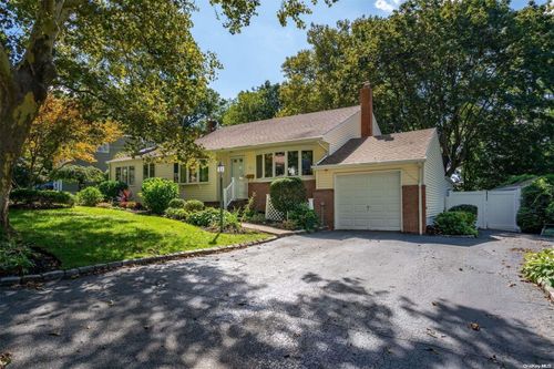 95 Iceland Dr, S Huntington, NY, 11746-4229 | Card Image