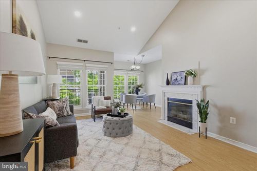 302-4139 Fountainside Ln, FAIRFAX, VA, 22030-7436 | Card Image