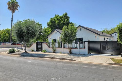 18536 Sunburst St, Northridge, CA, 91324-3924 | Card Image