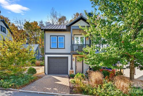 9 Fay Jones Ln, Black Mountain, NC, 28711-0590 | Card Image