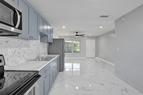 260 Ne 41st St, Oakland Park, FL, 33334-1318 | Card Image