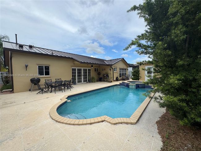 17086 Sw 144 Th Ct, House other with 3 bedrooms, 2 bathrooms and null parking in Miami FL | Image 26