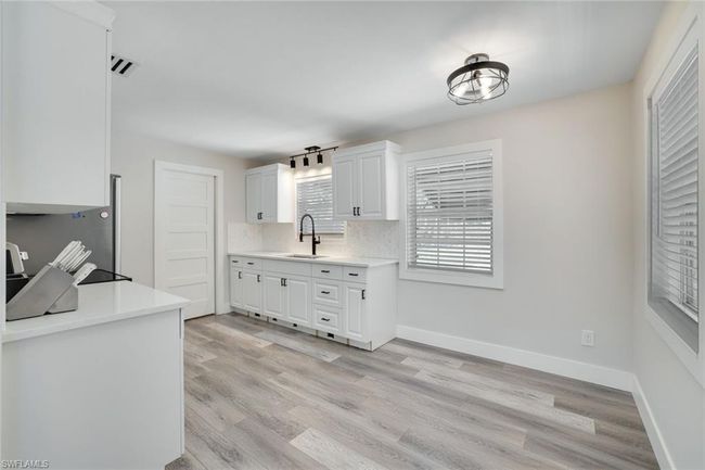 986 Coconut Cir W, House other with 3 bedrooms, 1 bathrooms and null parking in NAPLES FL | Image 9