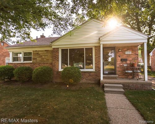 15957 Fox, Redford, MI, 48239-3977 | Card Image