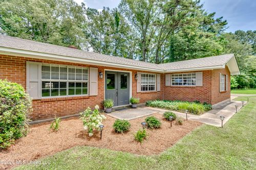 413 W Main St, Raymond, MS, 39154-9507 | Card Image
