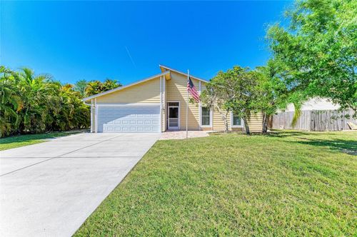 903 Plum Tree Ln, Sarasota, FL, 34243-1745 | Card Image