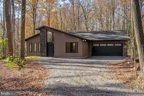 71 Forest Lake Dr, Jim Thorpe, PA, 18229-3702 | Card Image