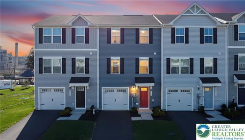 2118 Cross Country Rd, Northampton, PA, 18067-8725 | Card Image