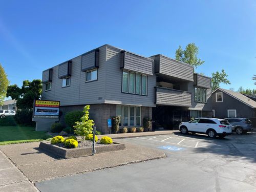 a-1060 Crater Lake Ave, Medford, OR, 97504-2205 | Card Image