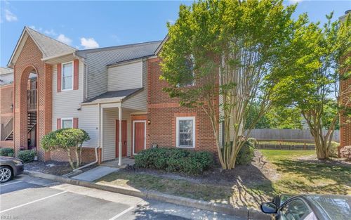 889 Gas Light Ln, Virginia Beach, VA, 23462-1233 | Card Image