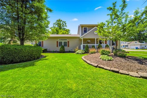 34212 Roberts Rd, Eastlake, OH, 44095-2146 | Card Image
