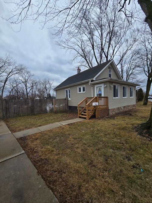 2127 River Dr, Lincoln Park, MI, 48146-2801 | Card Image