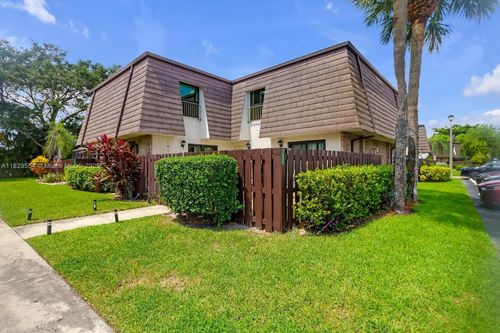 2552 Nw 99th Ave, Coral Springs, FL, 33065-6207 | Card Image