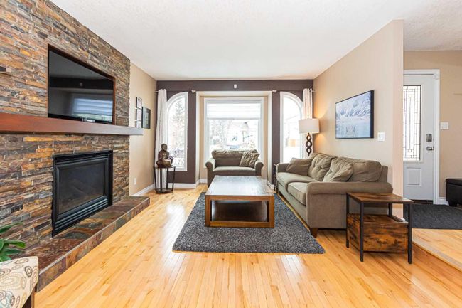 414 Ormsby Rd West Nw, Home with 3 bedrooms, 3 bathrooms and 4 parking in Edmonton AB | Image 4