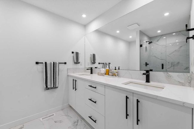 2213 77 Street Sw, Townhouse with 2 bedrooms, 3 bathrooms and 2 parking in Calgary AB | Image 39