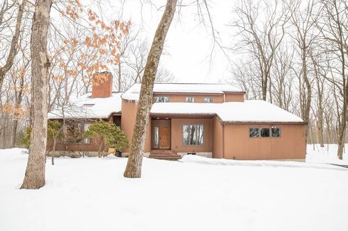 160 Floral St, Shrewsbury, MA, 01545-3245 | Card Image