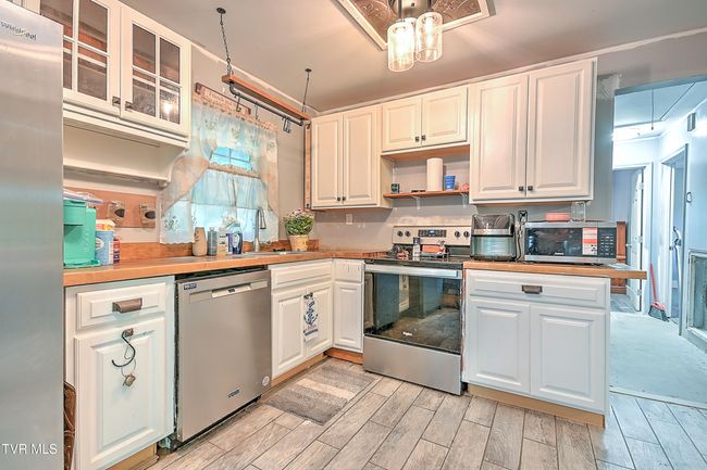 21209 Lime Hill Rd, House other with 4 bedrooms, 2 bathrooms and null parking in Bristol VA | Image 17