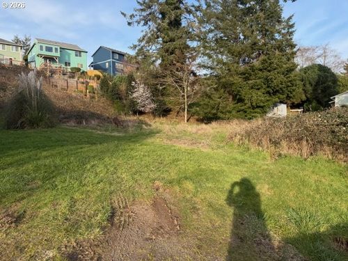 180 Auburn Ave, Astoria, OR, 97103-5633 | Card Image