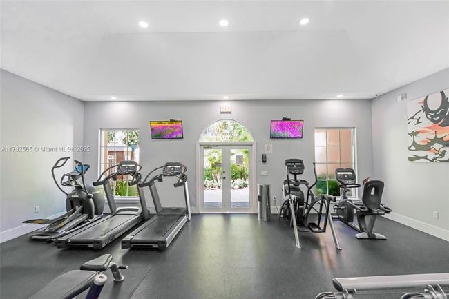 1406 - 19999 E Country Club Dr, Condo with 2 bedrooms, 2 bathrooms and null parking in Aventura FL | Image 38