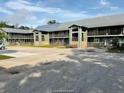 10328 N Dowling Rd, College Station, TX, 77845-9108 | Card Image