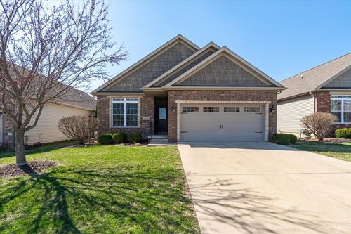 2020 Escalade Rd, Bloomington, IL, 61705-8826 | Card Image