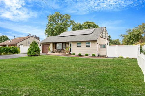 14 Dartmouth Dr, Bay Shore, NY, 11706-4206 | Card Image