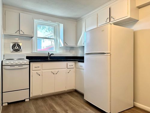 apt-7-206 High St, Waltham, MA, 02453-5832 | Card Image