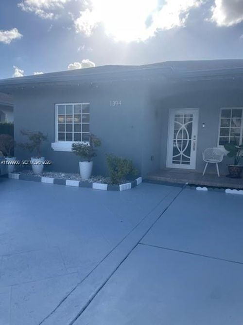 1394 W 30th St, Hialeah, FL, 33012-4832 | Card Image