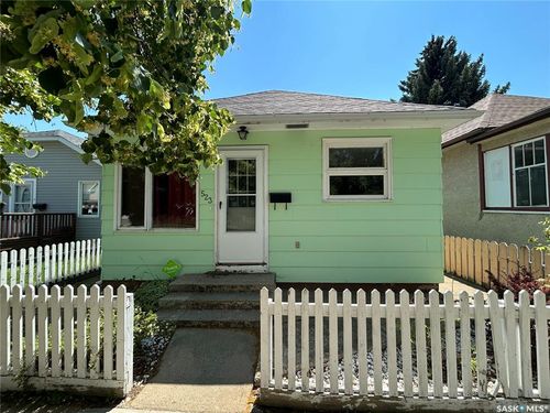 523 Ominica St E, Moose Jaw, SK, S6H0H2 | Card Image
