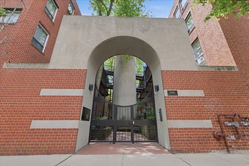 1c-5400 S Hyde Park Blvd, Chicago, IL, 60615-5828 | Card Image