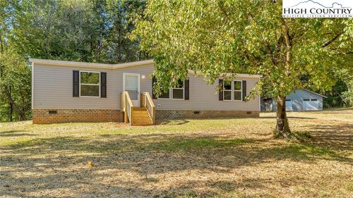 324 Center Ln, Thurmond, NC, 28683-9626 | Card Image