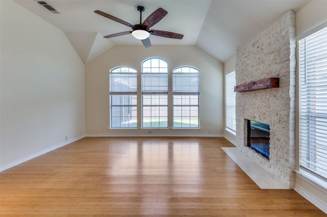 6717 Candlecreek Ln, House other with 4 bedrooms, 2 bathrooms and null parking in Plano TX | Image 9