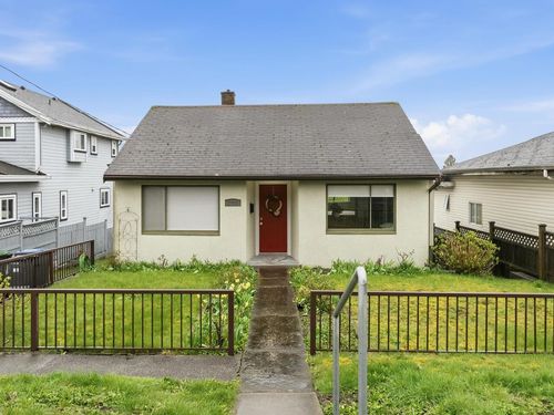 2206 Eighth Ave, New Westminster, BC, V3M2V1 | Card Image