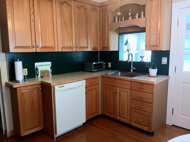 58 Southwick Ave, House other with 3 bedrooms, 1 bathrooms and null parking in Waterbury CT | Image 4