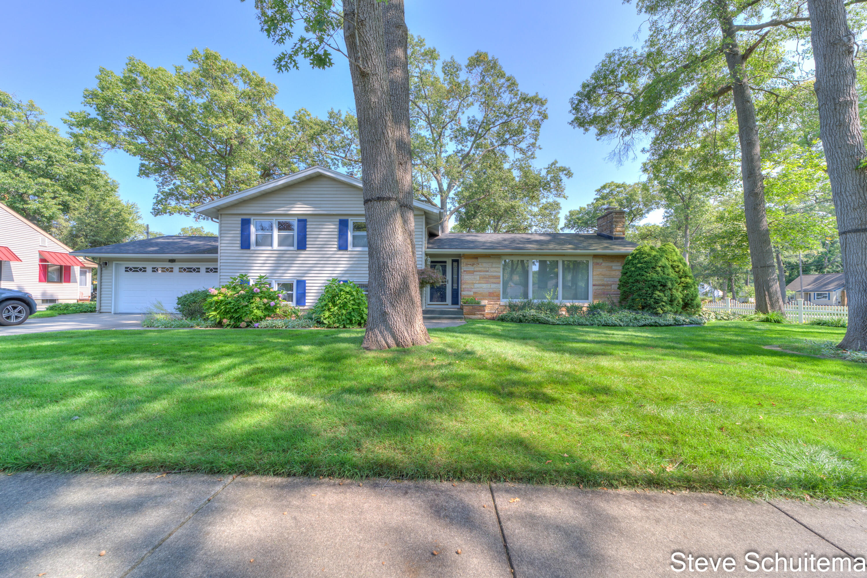 Mccracken St, Norton Shores, MI 49441