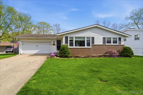1909 Forrest Blvd, St. Charles, IL, 60174-4520 | Card Image