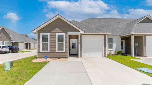 927 Dorado Ave, Baton Rouge, LA, 70820-7747 | Card Image