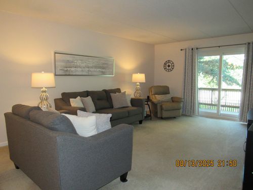 apt-212-505 Redondo Dr, Downers Grove, IL, 60516-4640 | Card Image