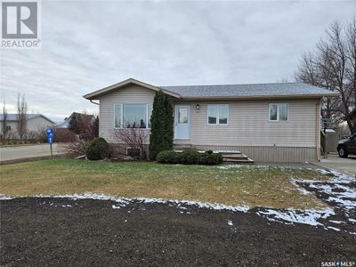 525 Carlyle Ave, House other with 4 bedrooms, 2 bathrooms and null parking in Carlyle SK | Image 3