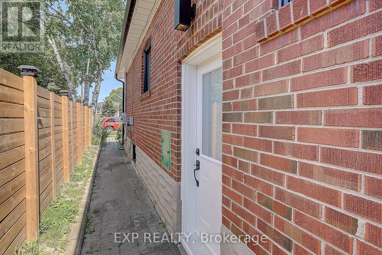 Residential Lease in Toronto (Dorset Park) 2