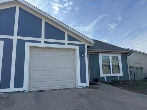 789 Pinewood St, Gardner, KS, 66030-1517 | Card Image