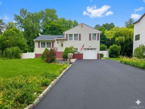 10 Northbrook Rd, Spring Valley, NY, 10977-4321 | Card Image