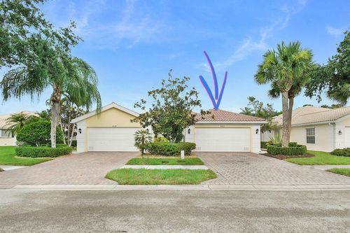 8557 Retreat Dr, Hobe Sound, FL, 33455-8945 | Card Image