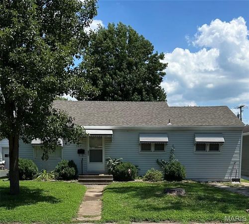 527 Metzger Ave, Wood River, IL, 62095-1745 | Card Image
