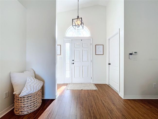 865 Scenic View Cir, House other with 3 bedrooms, 2 bathrooms and null parking in Minneola FL | Image 5