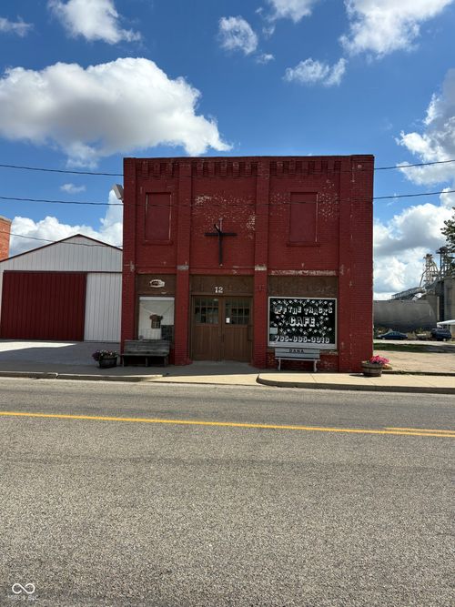 120 N Maple St, Dana, IN, 47847-8146 | Card Image