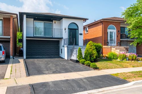 7 Boyne Highlands Crt, Concord, ON, L4K1K4 | Card Image